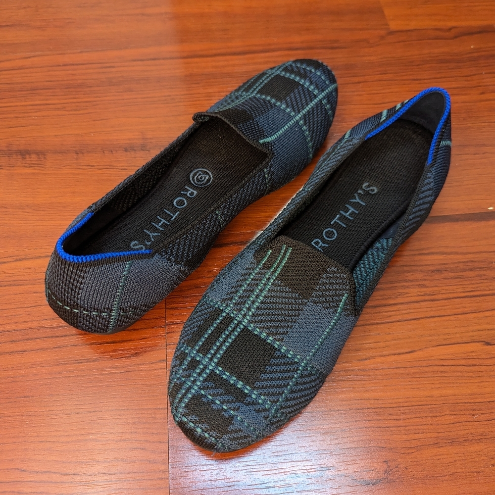 Rothy's Black and Navy Loafer Size 8